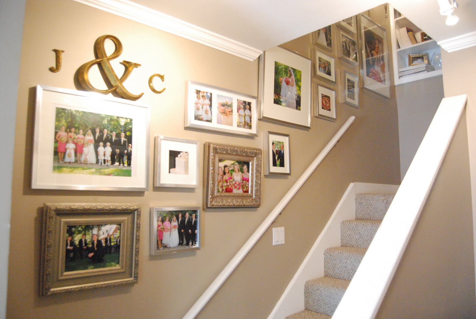 Artistic Picture Wall Ideas for Stairs 2