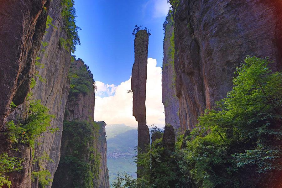 One-Incense-Pillar-Enshi-Canyon