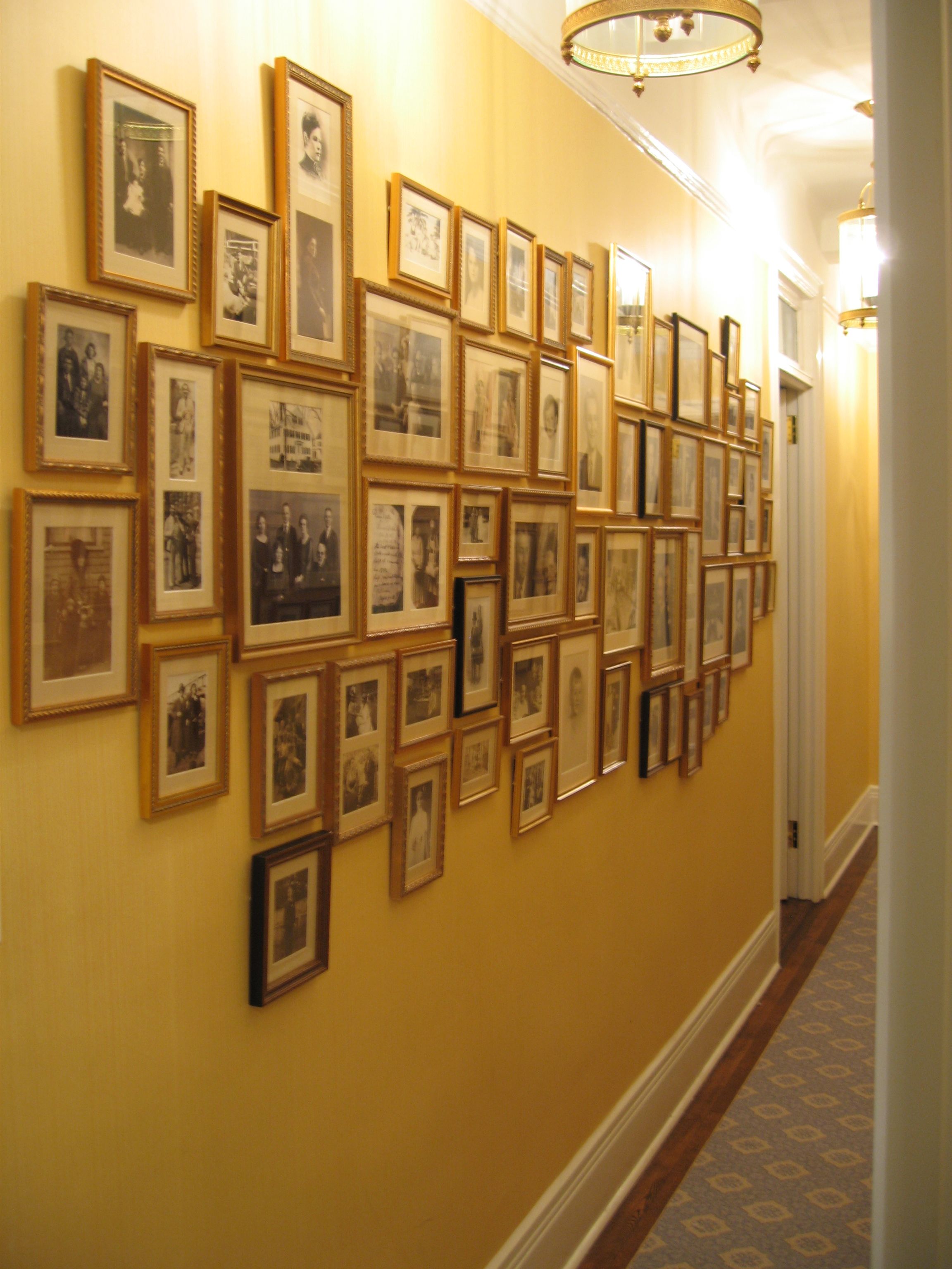 picture-wall-ideas-for-hallway