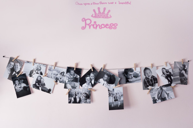 How To Create A Dramatic Photo Wall Display Picbackman - Diy Wall Photo Collage Ideas Without Frames